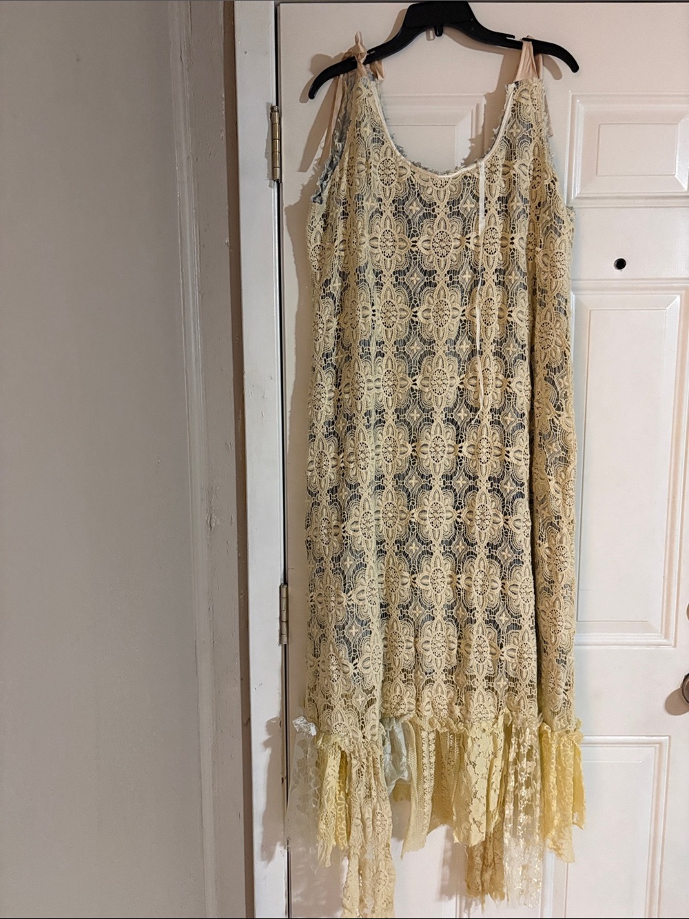 Vintage-Inspired Lace Maxi Dress in Beige - Picture 6 of 6